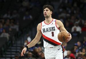 开云官方网站-阿夫迪亚近10场场均25.3分10.4板5.1助3.5三分 真实命中率68.6%