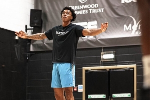 美媒：绿军和中锋阿马里-威廉姆斯签双向 裁掉迈尔斯-诺里斯