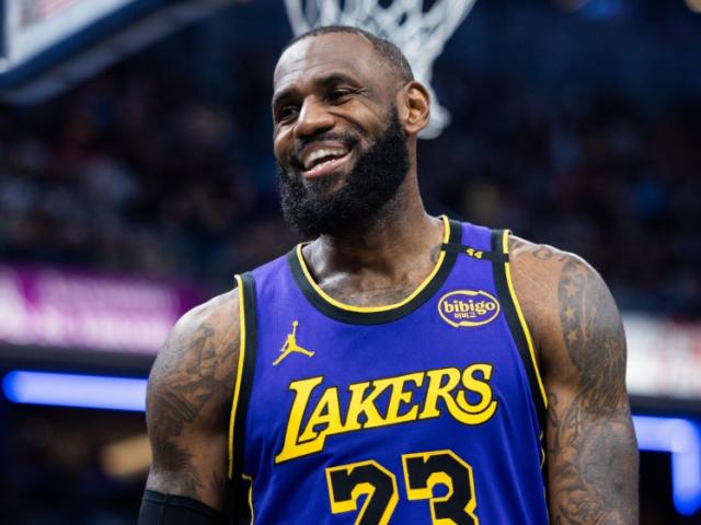 开云登录入口地址-避开奢侈税+全额中产！詹姆斯或继续降薪一舞再舞