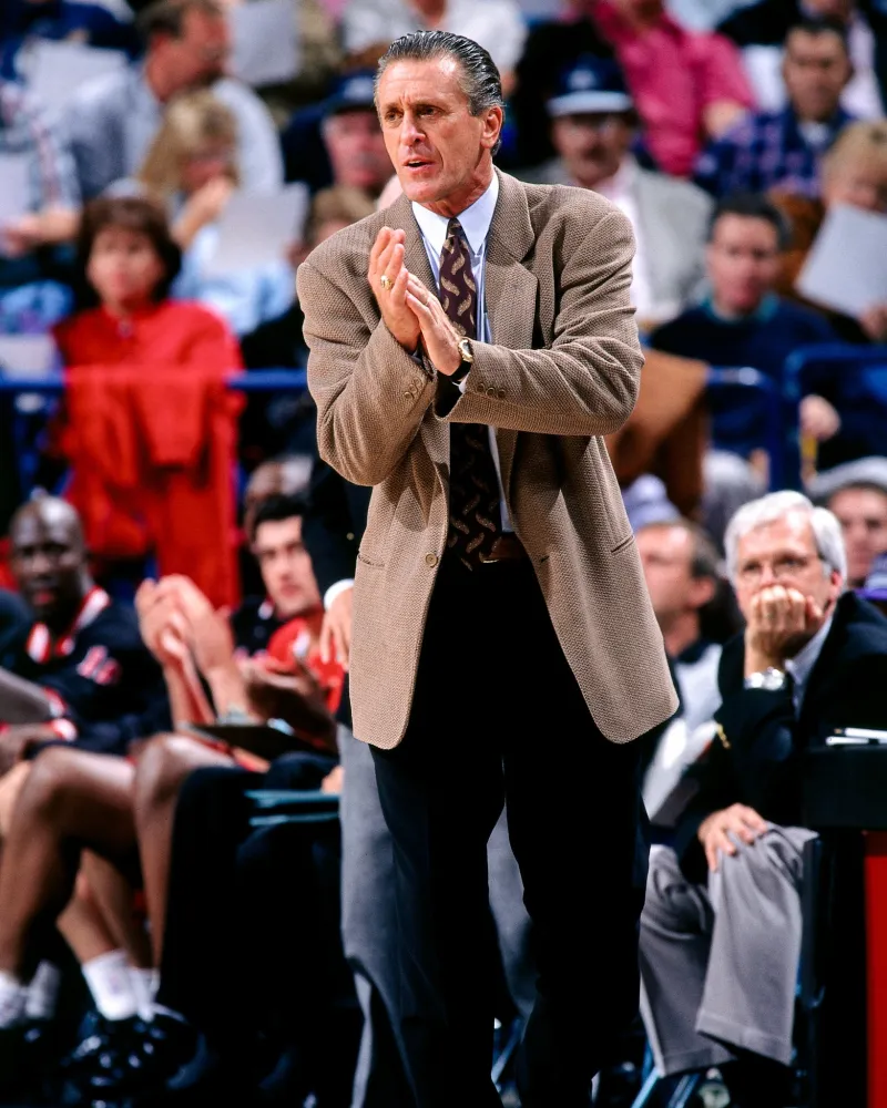 开云登录入口地址-30年3冠！热火官方：1995年的今天，帕特-莱利正式加盟热火