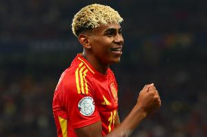 开云官方网站-他只有18岁！亚马尔在西班牙国家队已6球9助攻直接参与15球