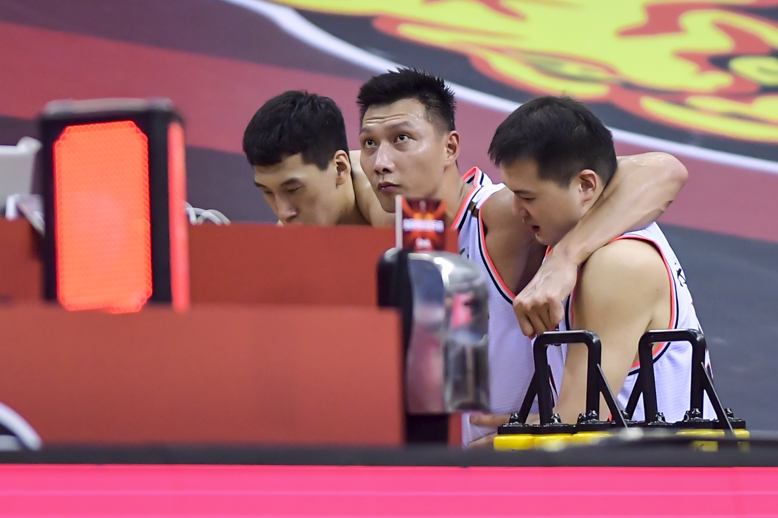 五载回眸：广东男篮第十冠荣光与易建联跟腱重伤的悲喜时刻