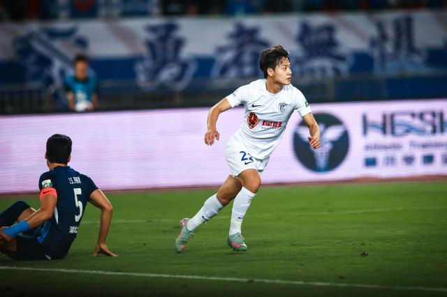 开云电子-【中超】毛伟杰首球图多列点射 三镇2比2绝平英博