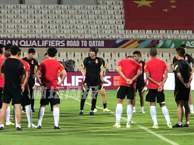 开云登录入口地址-16面国旗等待飘扬 中越之战最后踩场国足三人缺阵